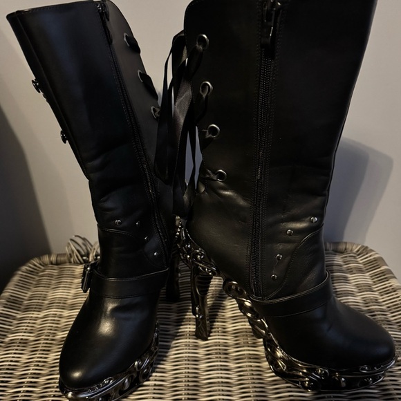Edgy Black Chain-Detail Women's Combat Boots - Picture 7 of 7